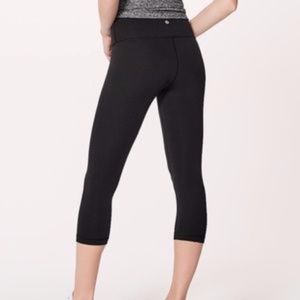 LULULEMON LOW RISE WUNDER UNDER CROPPED- SZ 6